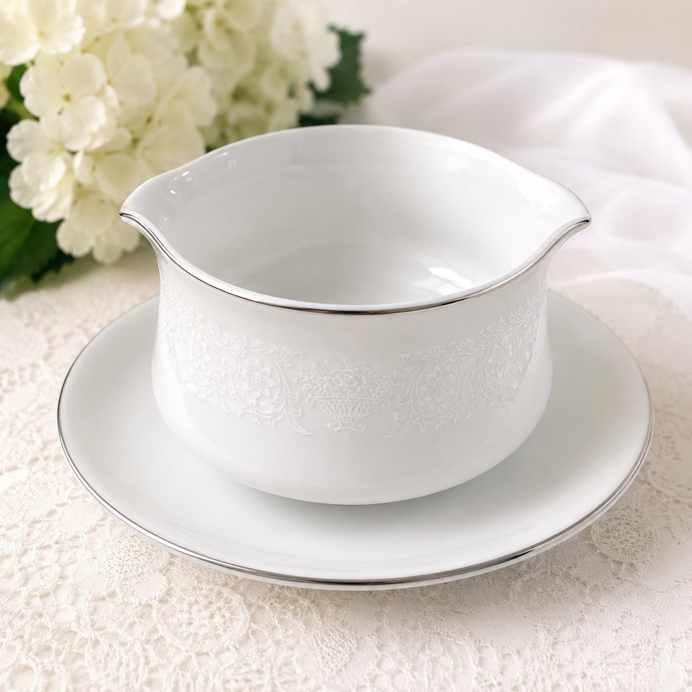Crown Victoria Sauce Gravy Boat Double Spout Lovelace White Silver Underplate